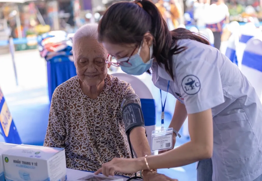 FPT Long Châu bắt đầu thực hiện chương trình “Long Châu Sẻ Chia” ảnh 2