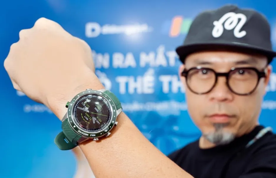 Nhạc sĩ Huy Tuấn đã chọn Garmin MARQ Golfer tại Di Động Việt