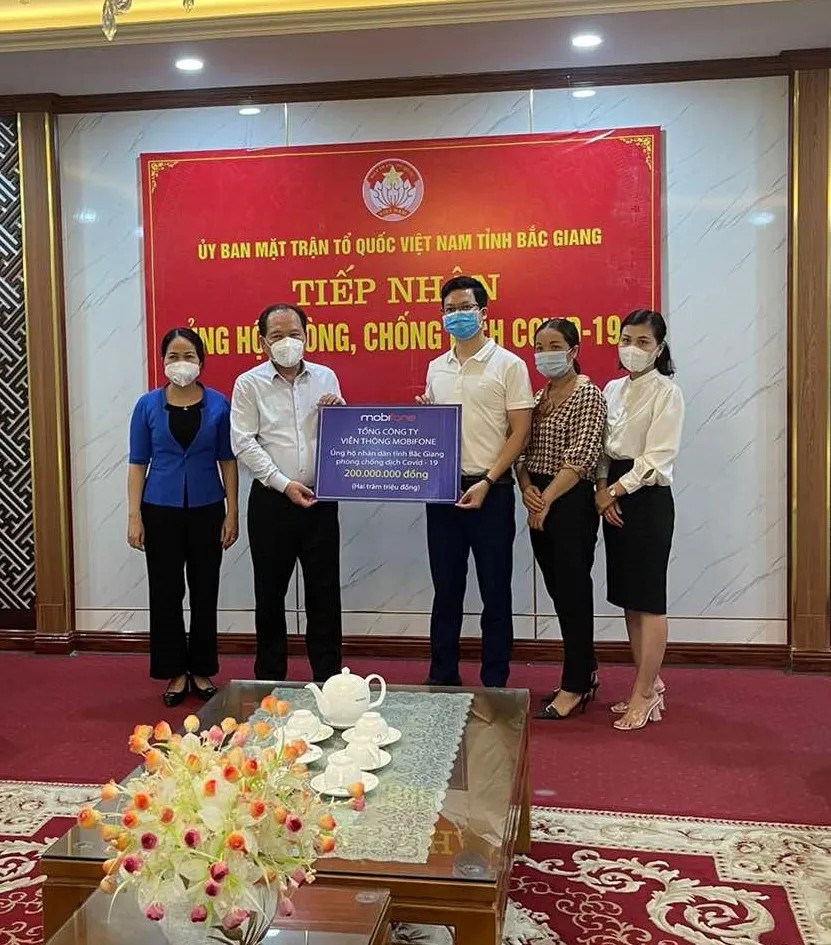 MobiFone đóng góp 200 tỷ đồng vào Quỹ vaccine phòng dịch Covid-19 ảnh 1