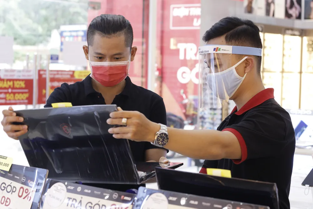FPT Shop đứng đầu thị trường bán lẻ laptop ảnh 1
