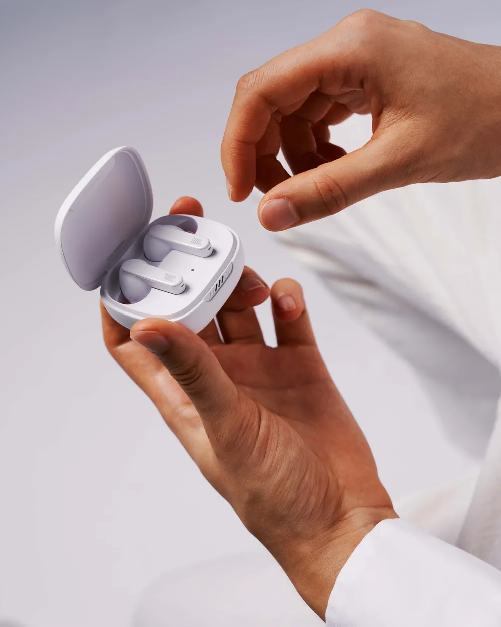 JBL Live Pro+ TWS tai nghe in-ear “xịn” nhất dòng true wireless ảnh 1