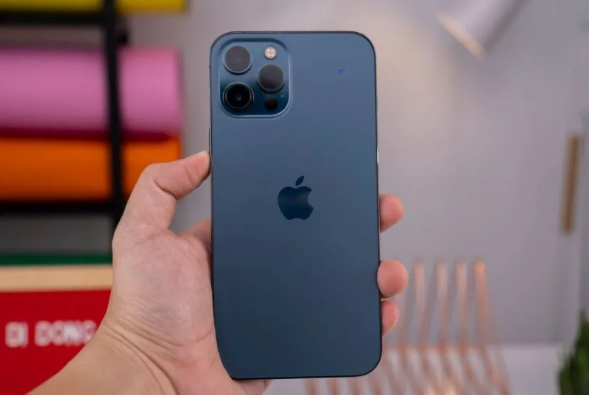 iPhone 12 bất ngờ hạ giá xuống dưới 15 triệu đồng ảnh 1