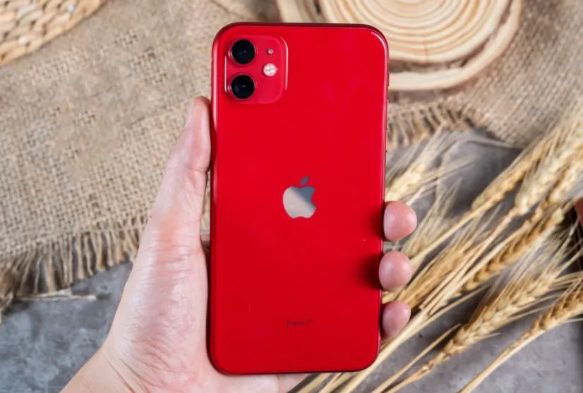 Giá iPhone 11 series về mức rẻ nhất năm, lượng khách tăng đột biến ảnh 2