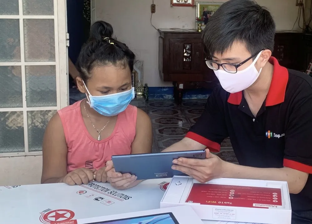 FPT Retail tiếp tục được vinh danh Công ty Bán lẻ uy tín năm 2021 ảnh 1