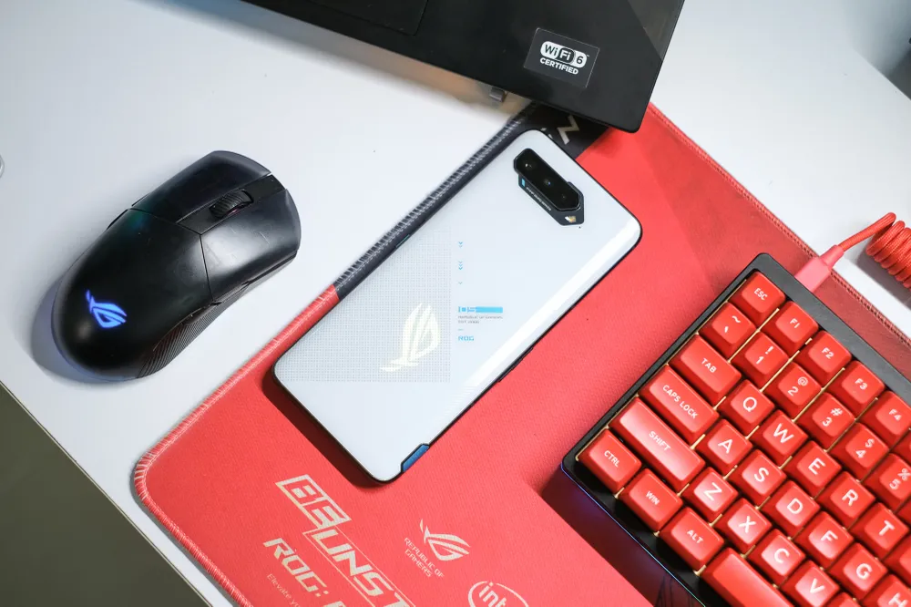 ASUS ROG Phone 5s có mức giá từ 20,99 triệu đồng tại Việt Nam  ảnh 1