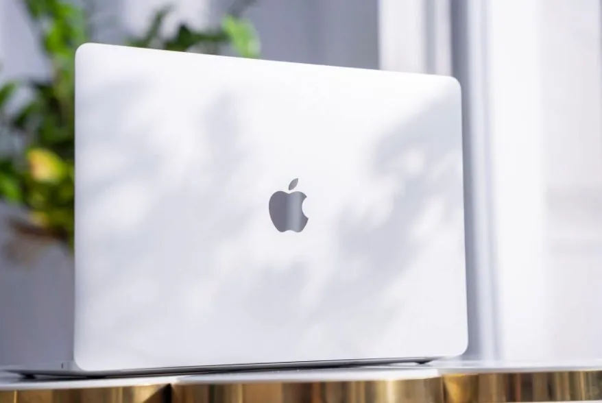 MacBook Air M1 2020 giảm giá dưới 24 triệu đồng 