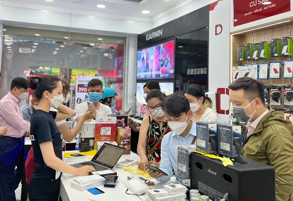 iPhone 13 giảm đến 6 triệu đồng, giá tốt nhất từ trước tới nay ảnh 2