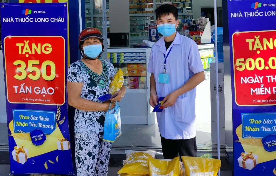 Hơn 500.000 ngày thuốc miễn phí và 350 tấn gạo đến với người nghèo ảnh 1