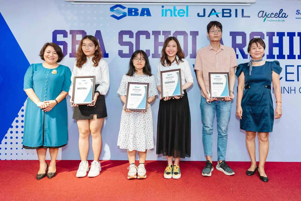 Trao 36 suất học bổng SBA cho sinh viên có thành tích học tập và hoạt động xã hội nổi bật ảnh 2
