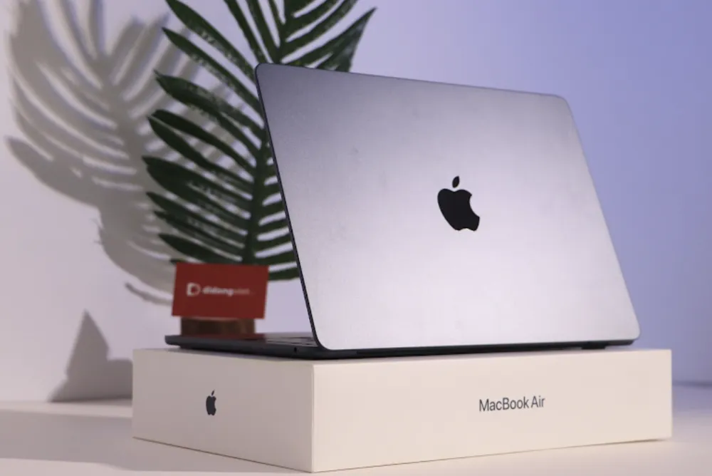 Macbook Air M2 2022 được thiết kế mới lạ với sự xuất hiện của “tai thỏ” trên màn hình 13,6 inch