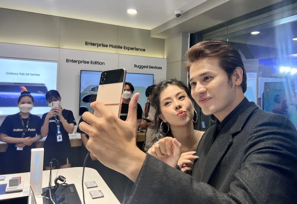 Các nhà bán lẻ đồng loạt mở bán Galaxy Z Fold4 và Galaxy Z Flip4  ​ ảnh 2