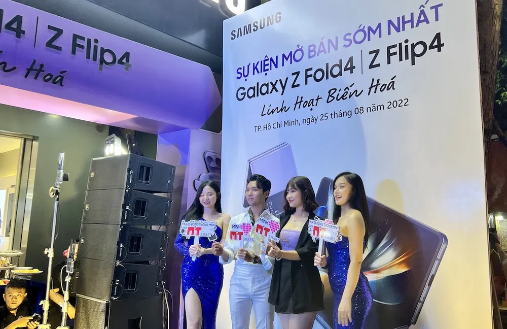 Các nhà bán lẻ đồng loạt mở bán Galaxy Z Fold4 và Galaxy Z Flip4  ​ ảnh 1