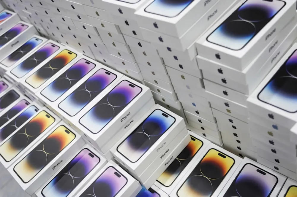 Kho hàng iPhone 14 Series chính hãng VN/A mở cửa, bắt đầu giao máy cho khách ảnh 2