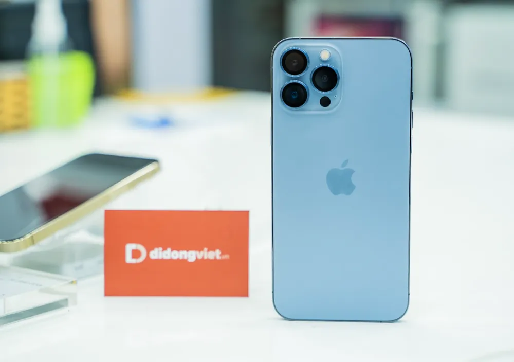 iPhone 13 series VN/A giảm đến chục triệu đồng so với giá niêm yết