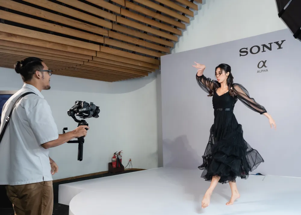 Sony ra mắt Alpha 7R V tích hợp Al nâng cao chất lượng hình ảnh  ​ ảnh 2