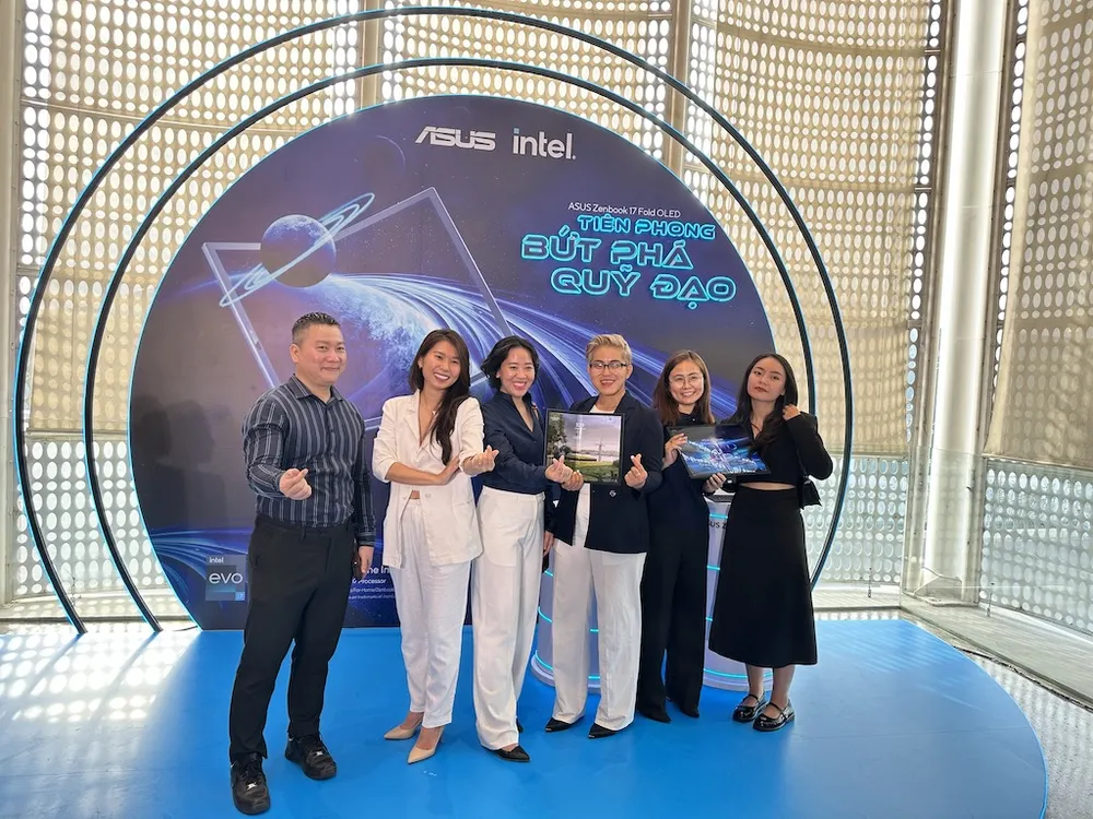Zenbook 17 Fold OLED có giá 89.990.000 đồng ảnh 3