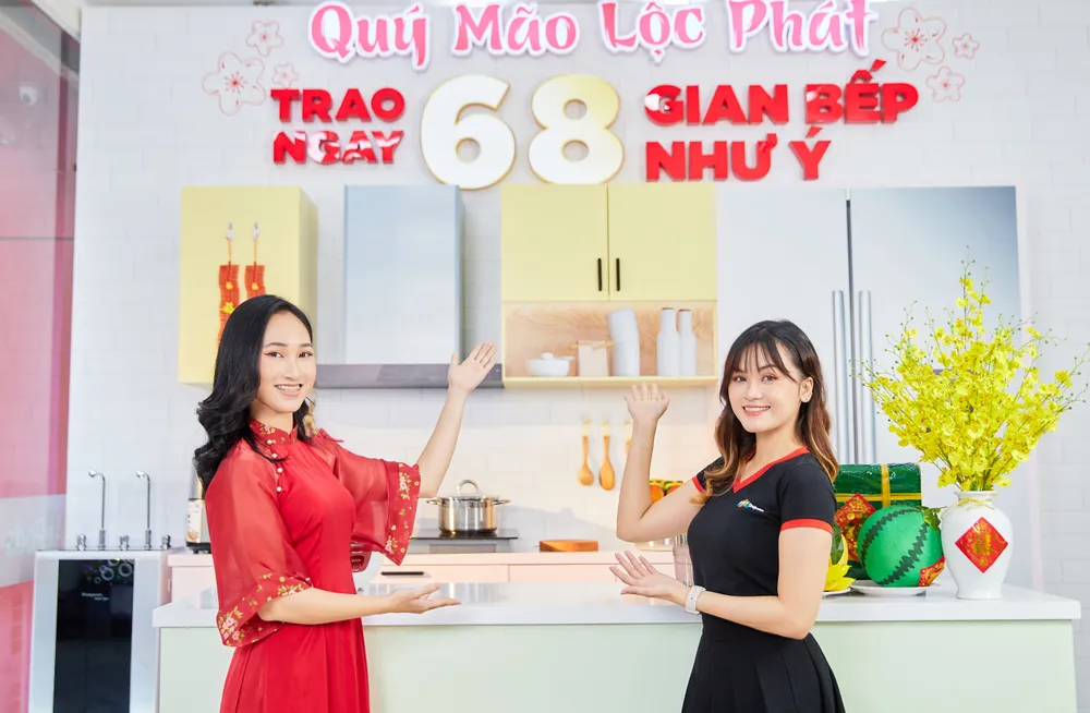 Chào đón cửa hàng gia dụng thứ 300, FPT Shop triển khai hàng loạt hoạt động trải nghiệm trực tiếp sản phẩm tại nhiều điểm chợ, cửa hàng thuộc khu vực ĐBSCL với nhiều chương trình ưu đãi hấp dẫn và nằm trong khuôn khổ chương trình “Quý Mão Lộc Phát – Trao ngay 68 Gian bếp Như Ý” diễn ra từ nay đến 31-1-2023, FPT Shop ưu đãi đến 50% cho nhiều sản phẩm gia dụng như: robot hút bụi lau nhà Ecovas, máy lọc nước, ấm đun siêu tốc… trên toàn hệ thống.