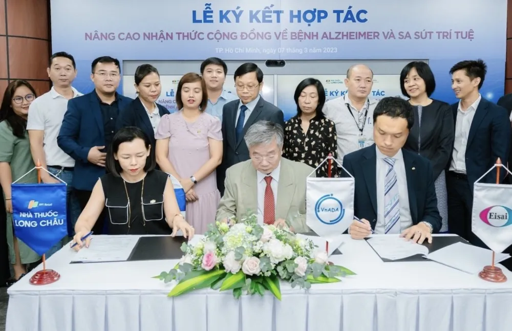FPT Long Châu, Eisai Việt Nam và Hội bệnh Alzheimer và rối loạn thần kinh nhận thức Việt Nam đã ký kết hợp tác nhằm nâng cao nhận thức cộng đồng và chất lượng chăm sóc sức khỏe cho bệnh nhân Alzheimer tại Việt Nam.