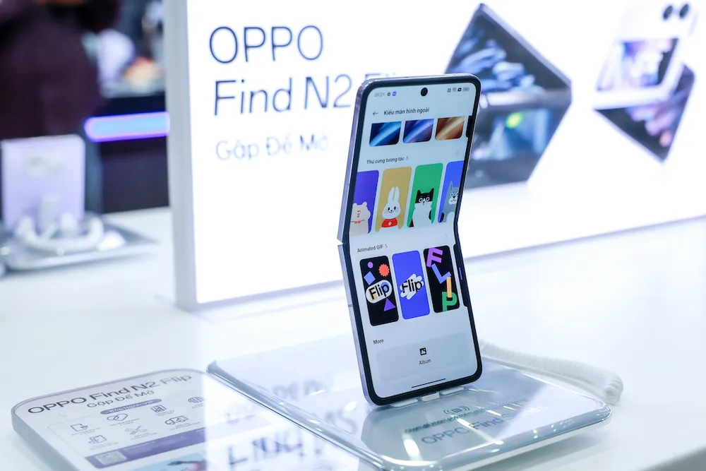 “Gương thần" OPPO Find N2 Flip
