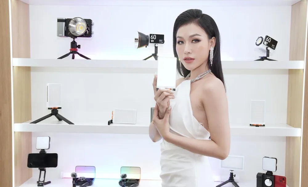 Minh Tuấn Mobile sẽ phân phối dòng sản phẩm đèn Zhiyun với mức giá ưu đãi