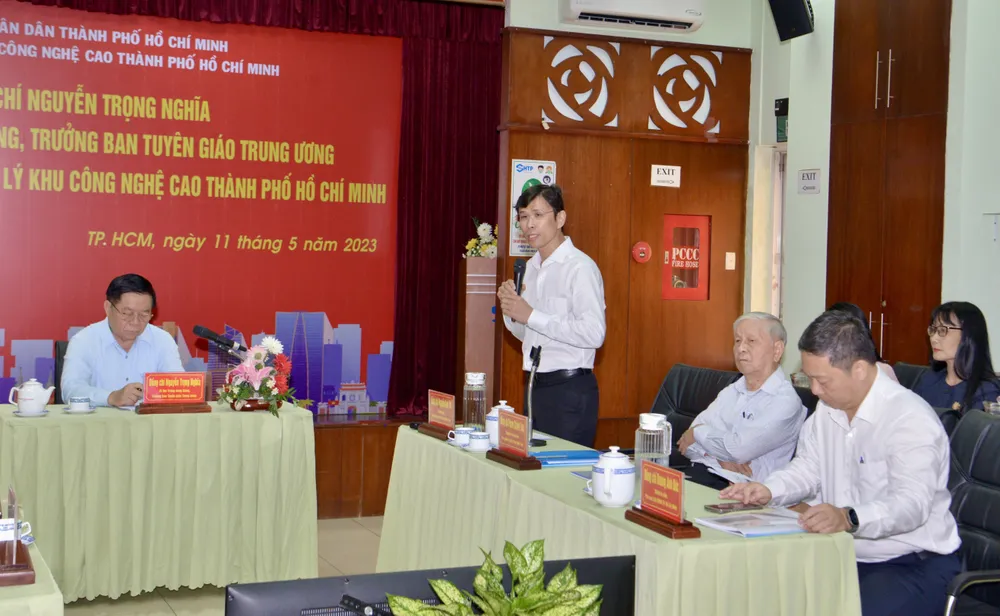 Ông Nguyễn Anh Thi, Trưởng BQL SHTP báo cáo tại buổi làm việc. Ảnh CAO THĂNG