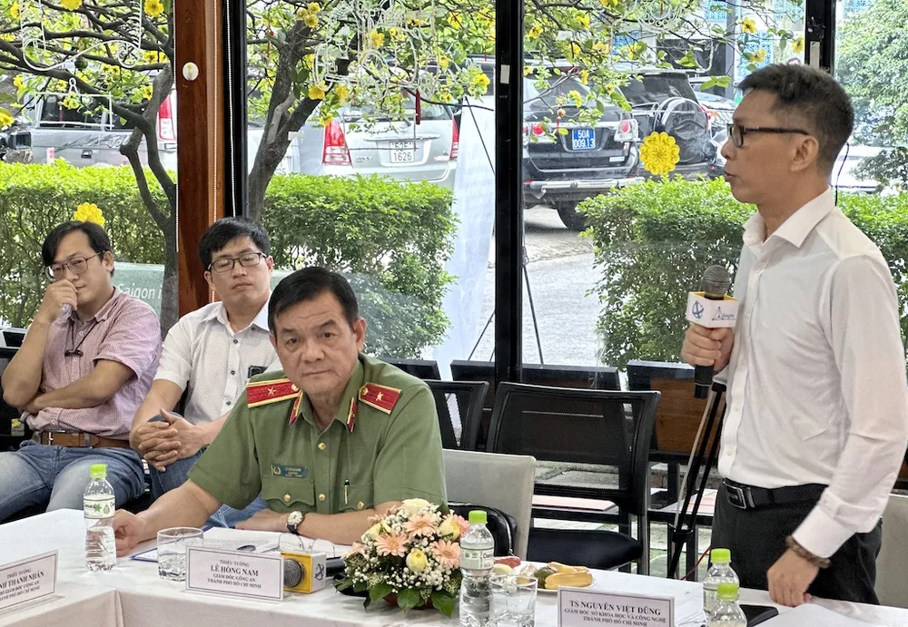 Giám đốc Sở KH-CN TPHCM Nguyễn Việt Dũng tổng kết hội nghị