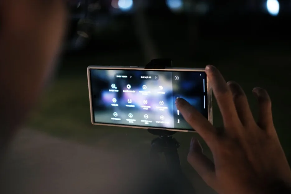 Khả năng chụp đêm của chiếc máy này có thể gói gọn trong một từ là “tự tin”.