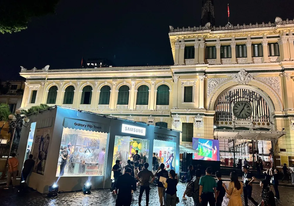 Samsung Việt Nam tổ chức ra mắt Galaxy Z Flip5 và Galaxy Z Fold5 ngay trước Bưu điện TPHCM