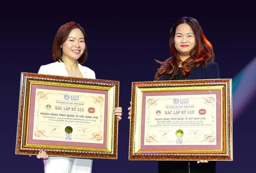 Đại diện VIB nhận Kỷ lục Việt Nam cho ứng dụng VIB Checkout và thẻ trắng Super Card Đại diện VIB nhận Kỷ lục Việt Nam cho ứng dụng VIB Checkout và thẻ trắng Super Card