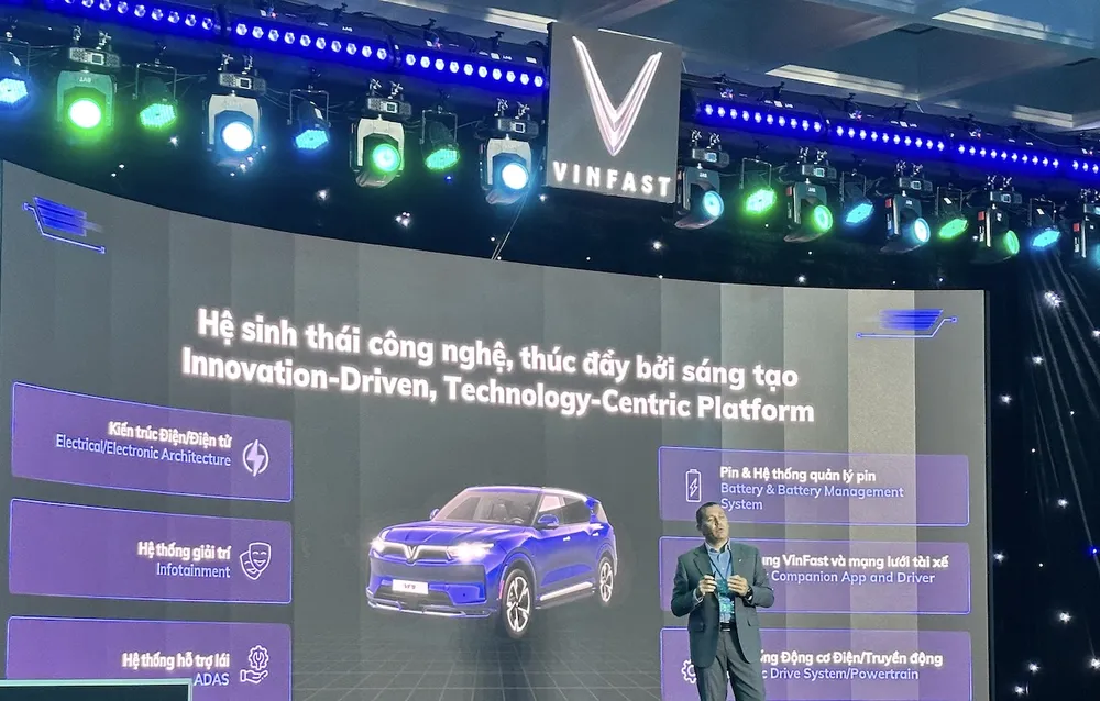 Ông Stuart Iain Taylor, Phó Tổng giám đốc Khối Điện - Điện tử và Dịch vụ Thông minh VinFast Ông Stuart Iain Taylor, Phó Tổng giám đốc Khối Điện - Điện tử và Dịch vụ Thông minh VinFast