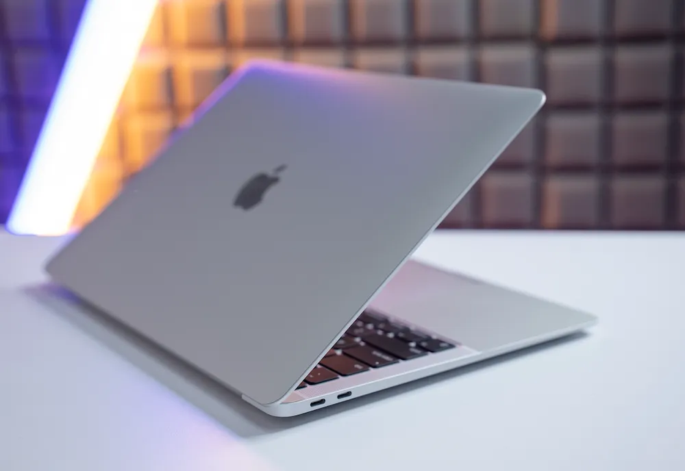 MacBook Air M1 chỉ còn 18,49 triệu đồng