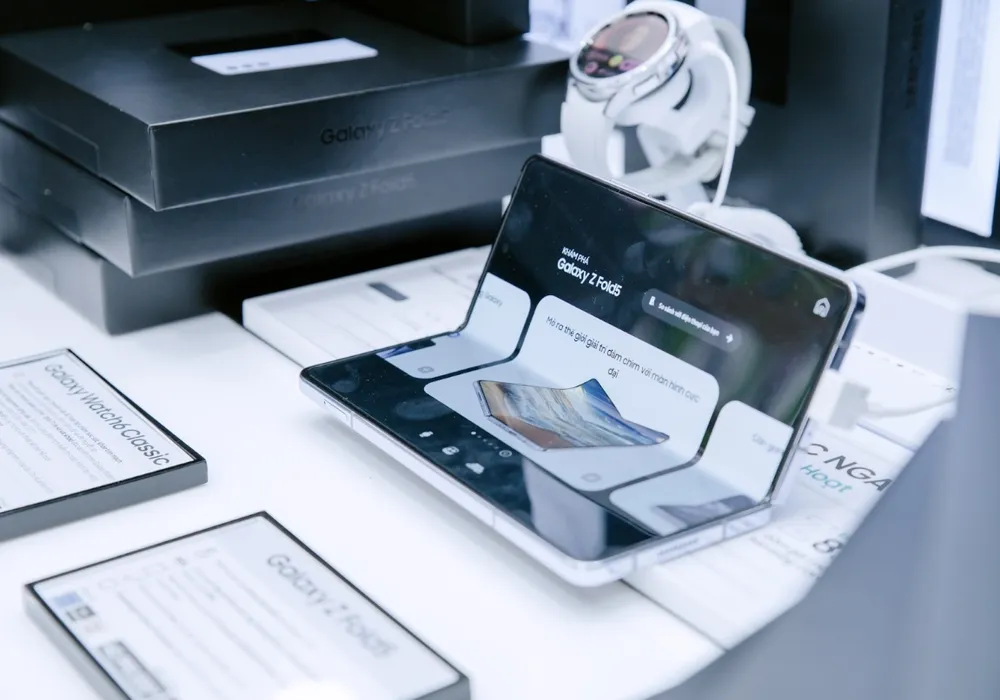 Samsung Galaxy Z Fold5 giảm đến 8 triệu đồng