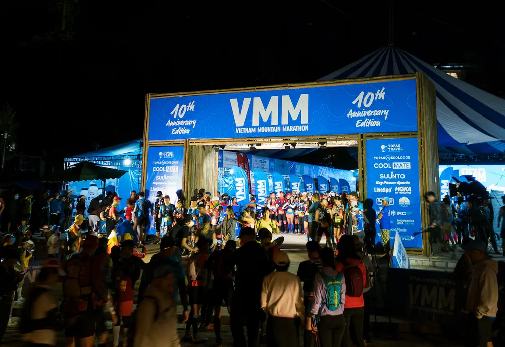 Trước 5 giờ 30 phút sáng, hàng ngàn vận động viên đã đến điểm xuất phát