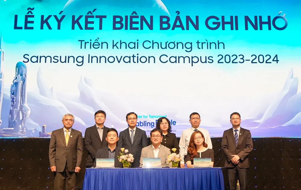 Lễ ký kết hợp tác cùng đối tác chiến lược triển khai chương trình Samsung Innovation Campus 2023-2024
