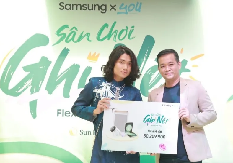 Giải nhất cuộc thi được trao cho tài khoản Facebook có tên Harry Nguyen (bên trái)