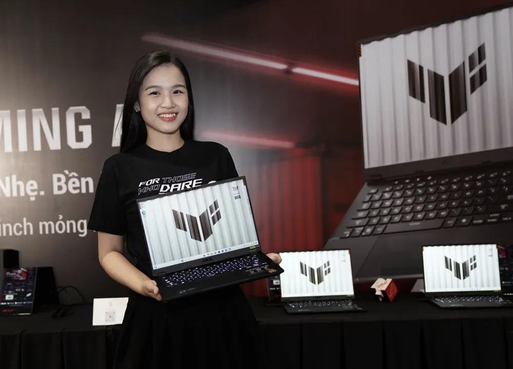 ASUS TUF Gaming A14 (2024) với trọng lượng chỉ 1.46 kg và mỏng 1.69 cm.