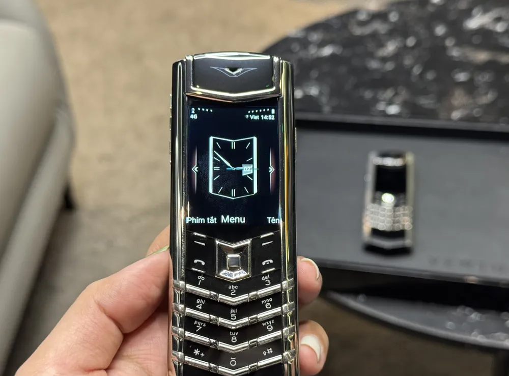 Chiếc điện thoại Vertu Signature đang được rao bán giá 5 triệu đồng