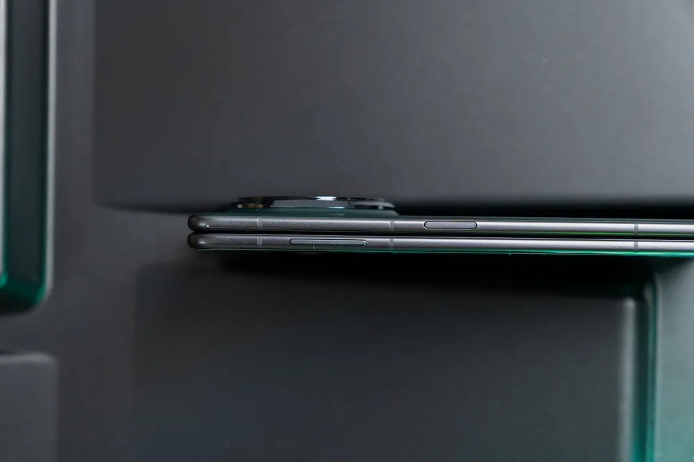 HONOR Magic V3_ Siêu phẩm smartphone gập đỉnh cao với thiết kế siêu mỏng và độ bền vượt trội.jpg