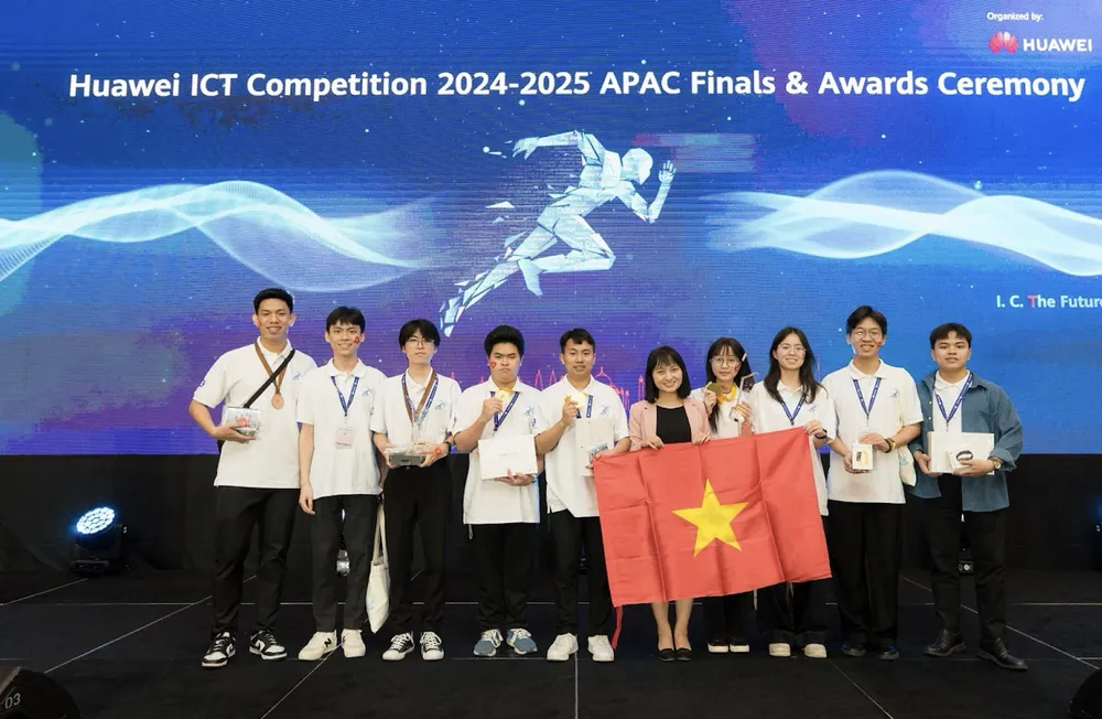 Đội Việt Nam đại thắng với 3 giải thưởng tại vòng thi khu vực cuộc thi Huawei ICT Competition 2024 - 2025