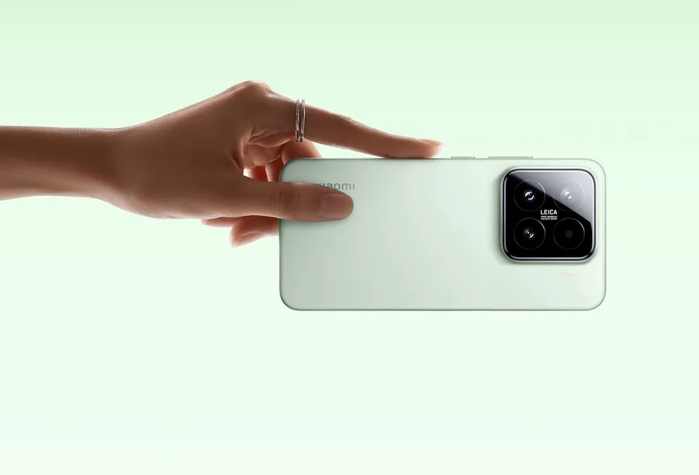 Xiaomi 15_Green_back.jpg