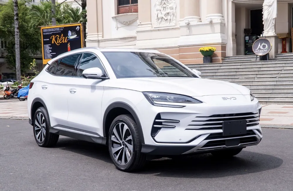 BYD Sealion 6 với phiên bản hybrid sạc ngoài