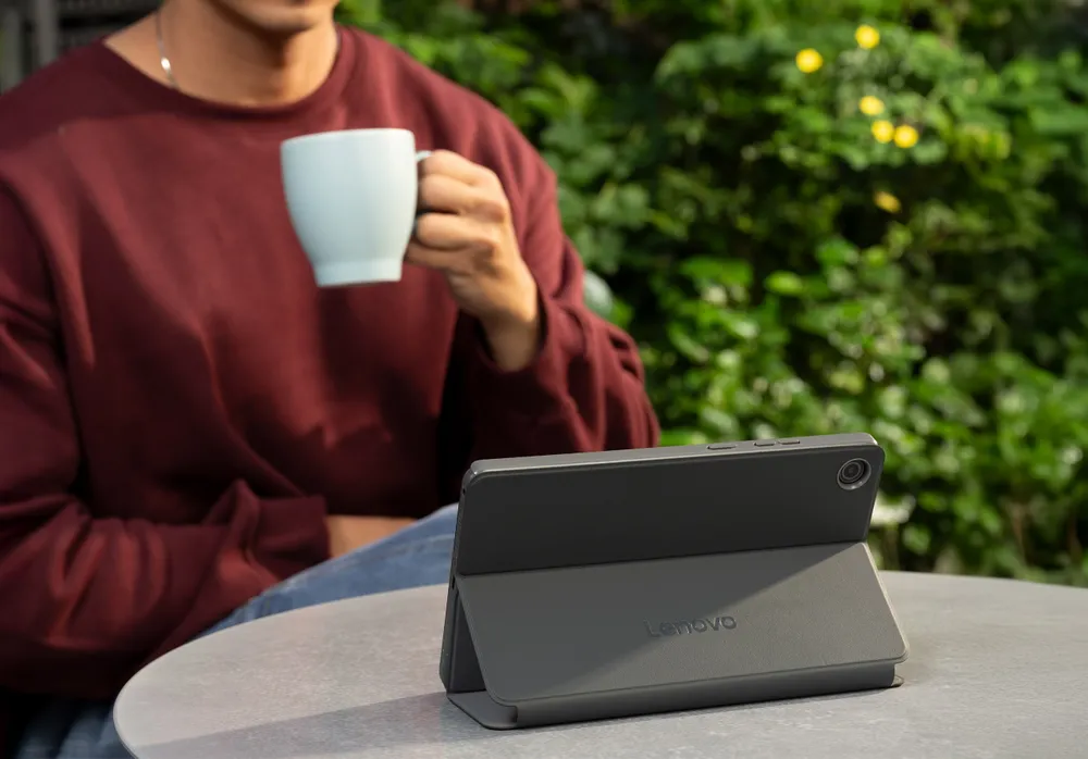 Lenovo Tab One_Outdoor_2.jpg