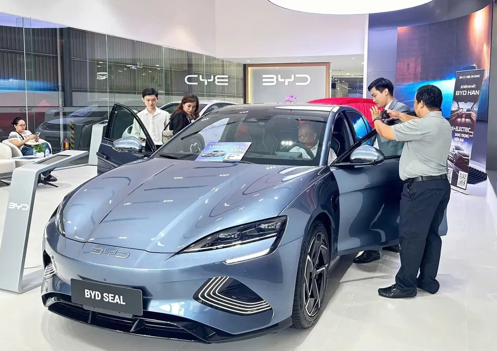 Mẫu sedan thể thao BYD Seal sạc nhanh mang lại sự tiện lợi tối đa cho người dùng trong các chuyến đi dài