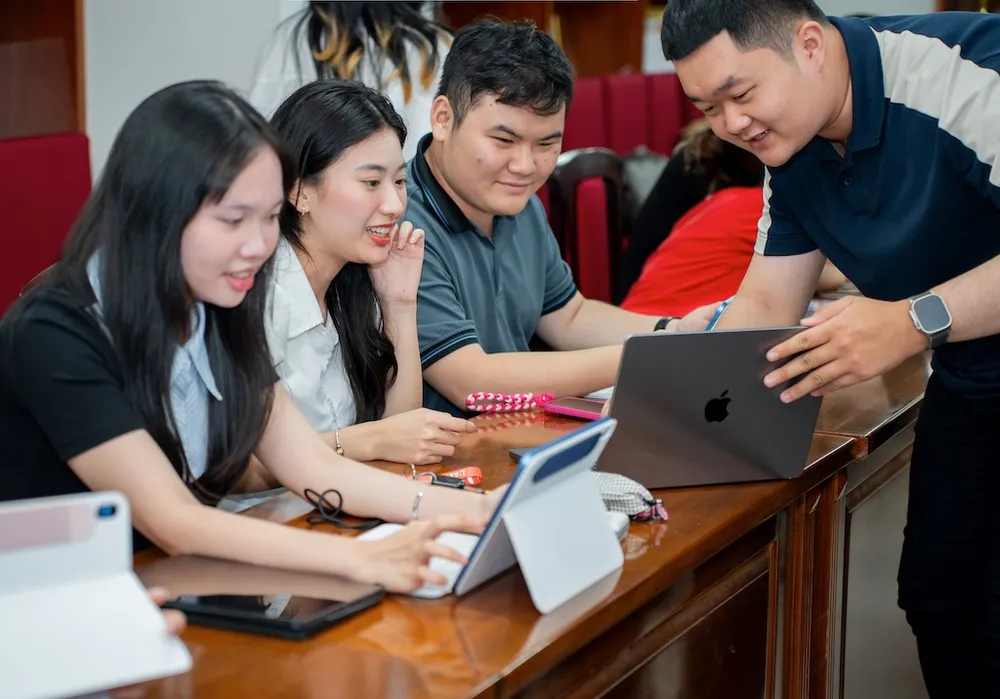 Sinh viên hào hứng tham dự buổi workshop thú vị của D.Educare.