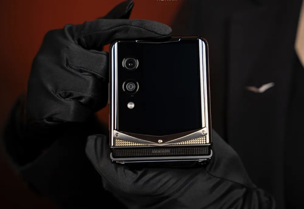 Vertu Quantum Flip vừa xuất hiện tại Việt Nam