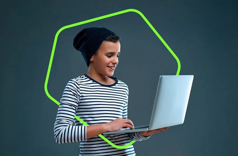 Việc hiểu rõ trẻ em xem gì trên mạng giúp phụ huynh kết nối với con trẻ dễ dàng hơn