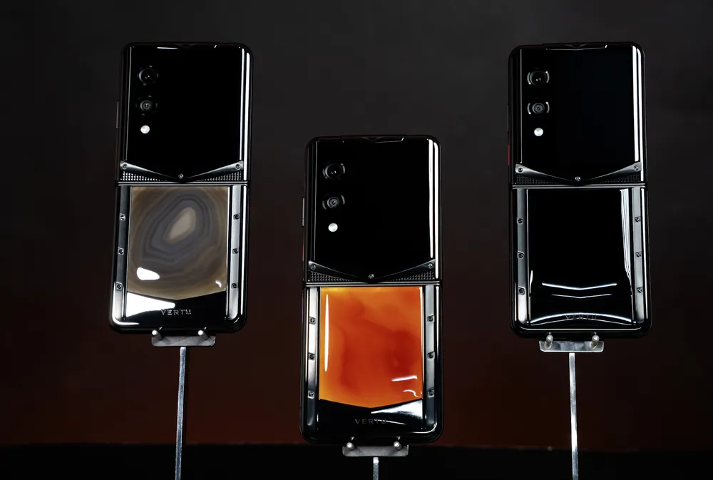 Vertu Việt Nam vừa công bố loạt hình ảnh mẫu Quantum Flip