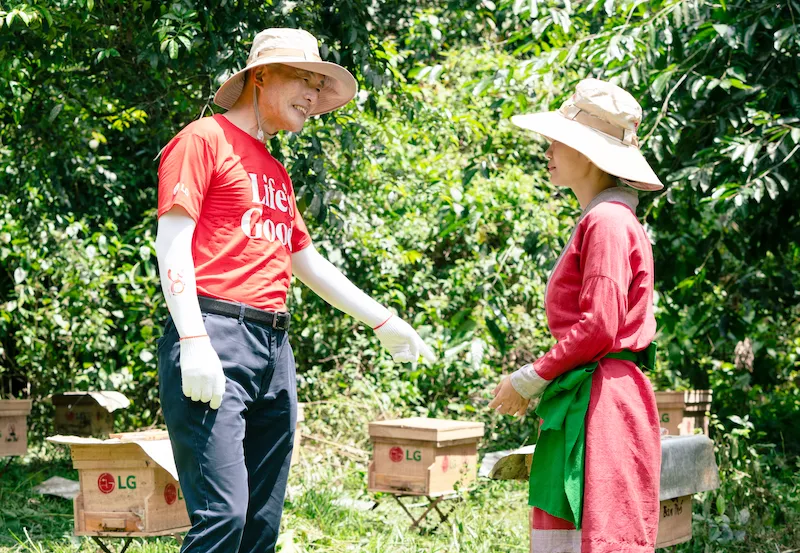 Đại diện LG Electronics Việt Nam thực hiện chương trình cùng người dân