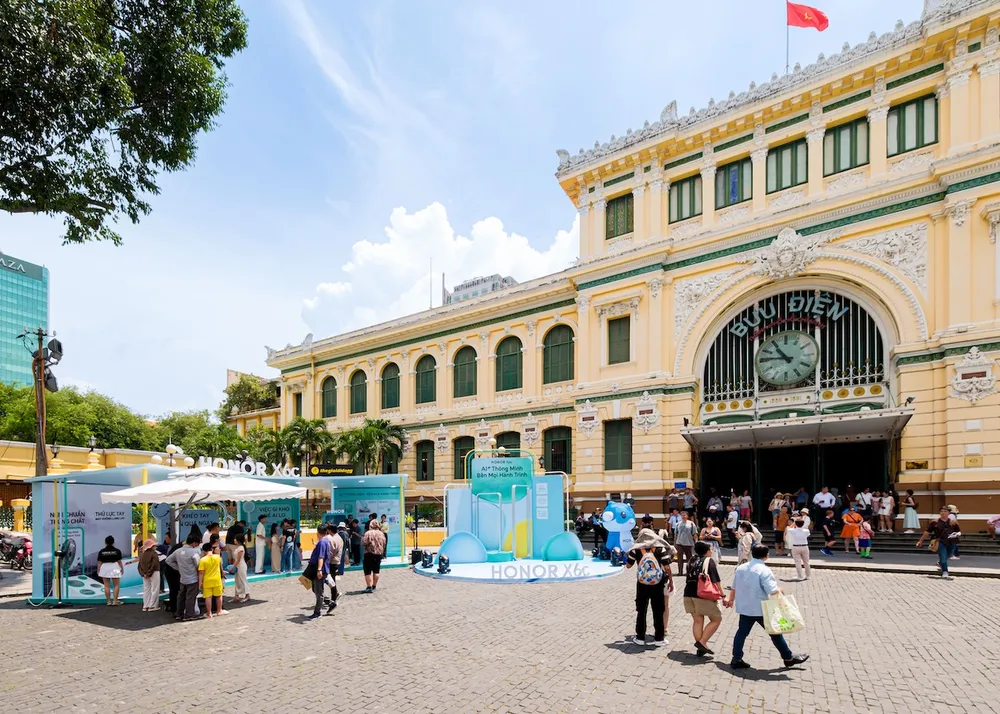 HONOR mang đến hoạt động sôi động trước Bưu Điện Trung tâm TPHCM.