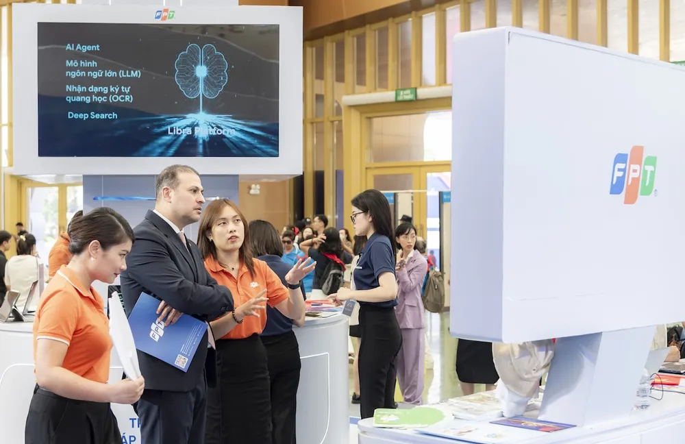 FPT đón chào khách tham quan hệ sinh thái “Quốc gia AI”